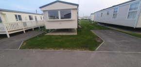 Charming 3-Bed Lodge in Clacton-on-Sea